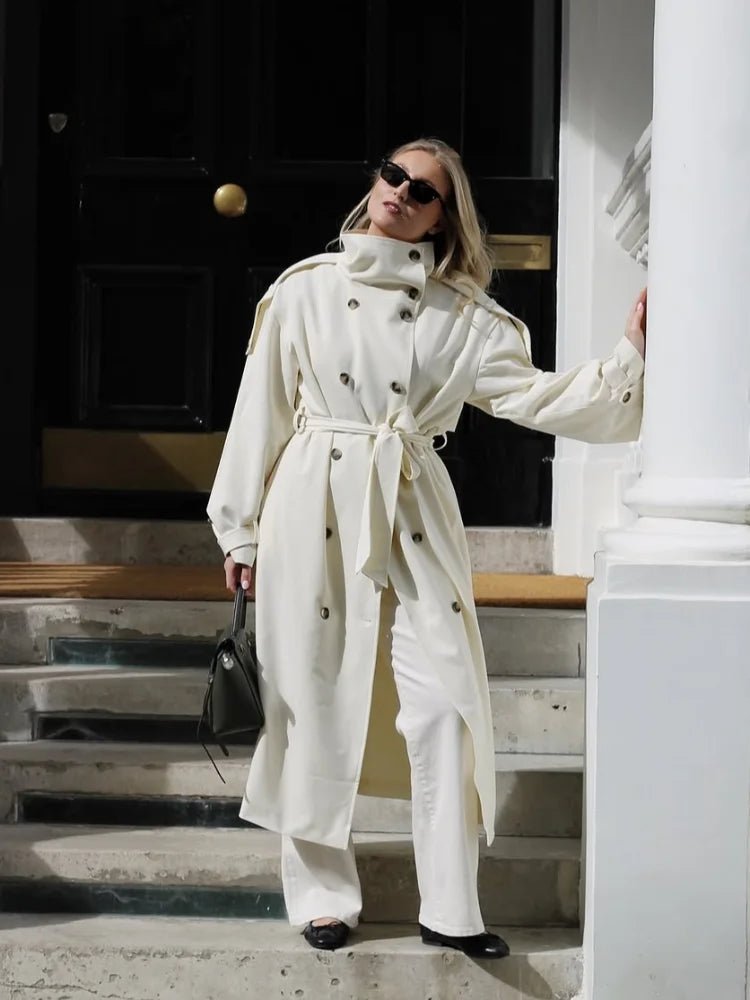 Sarahs trenchcoat med hög krage och skärp