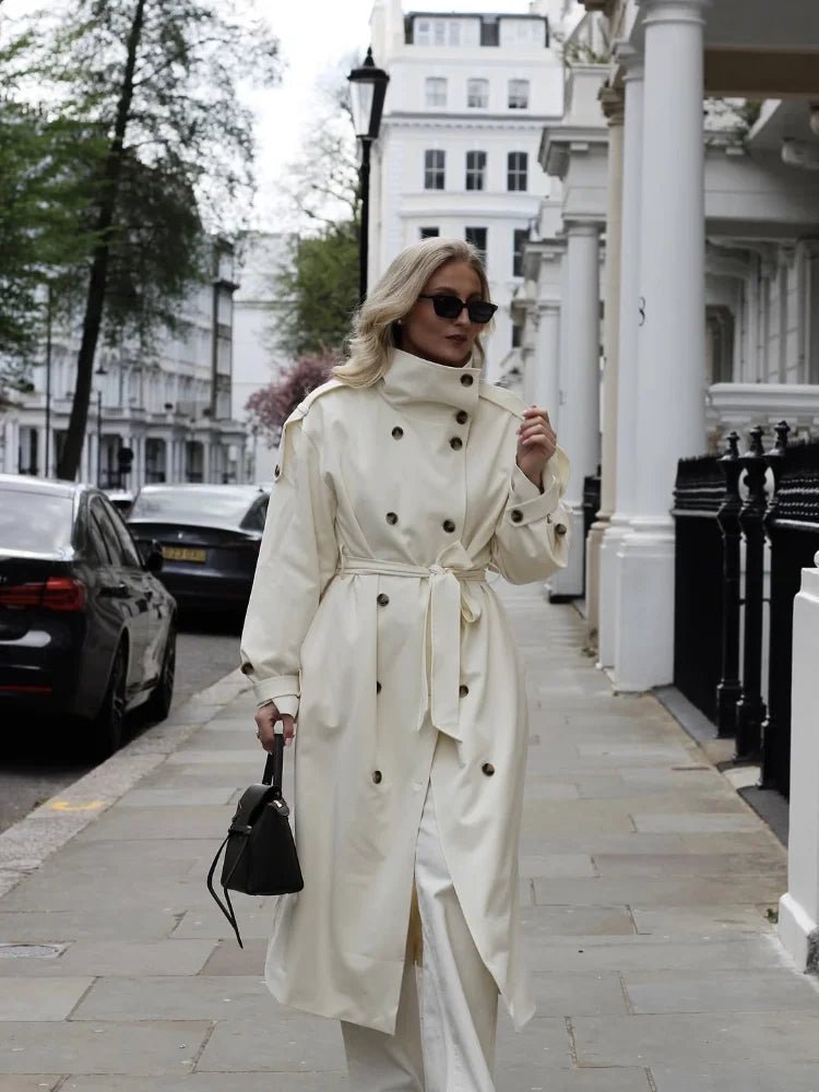 Sarahs trenchcoat med hög krage och skärp