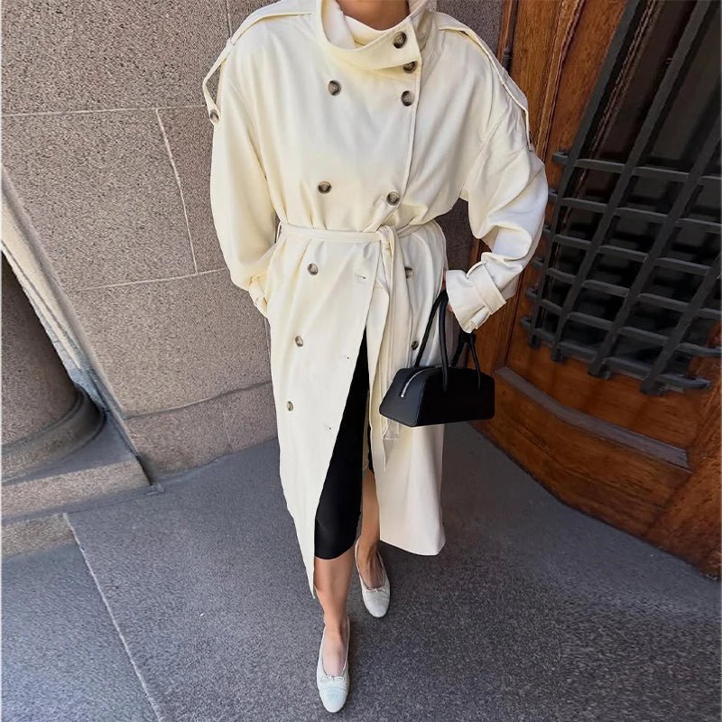 Sarahs trenchcoat med hög krage och skärp
