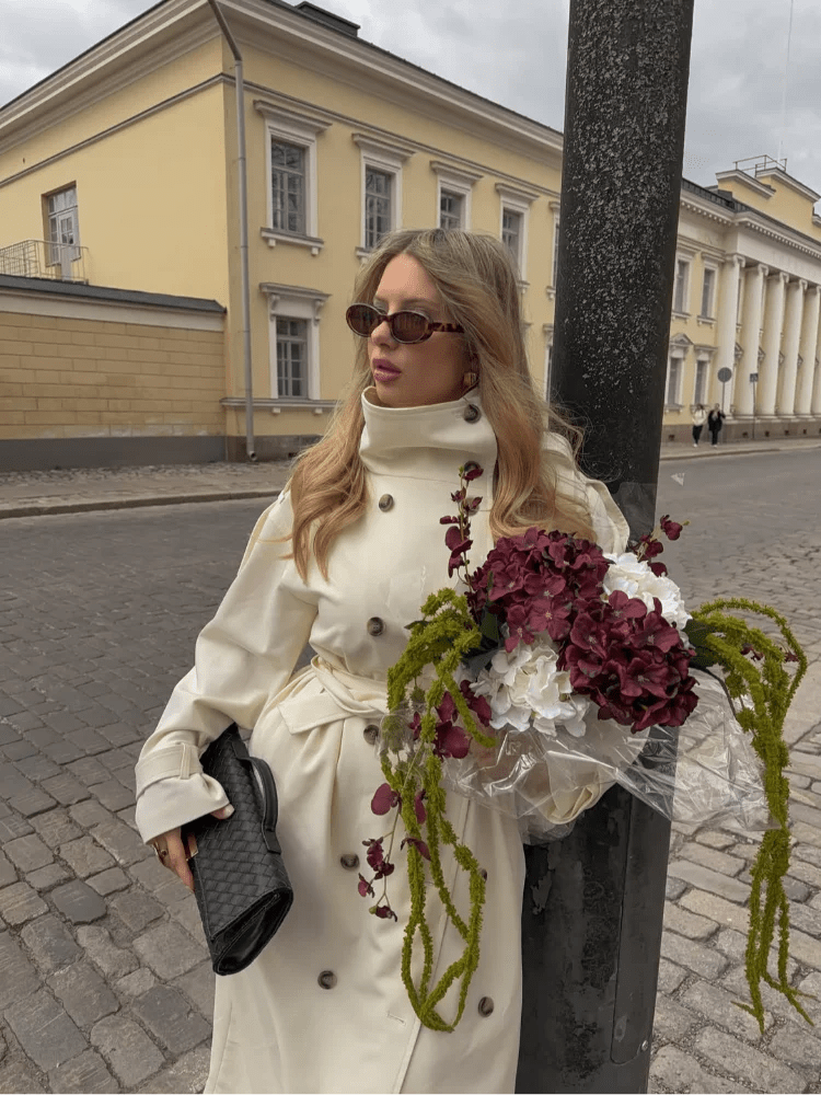 Sarahs trenchcoat med hög krage och skärp