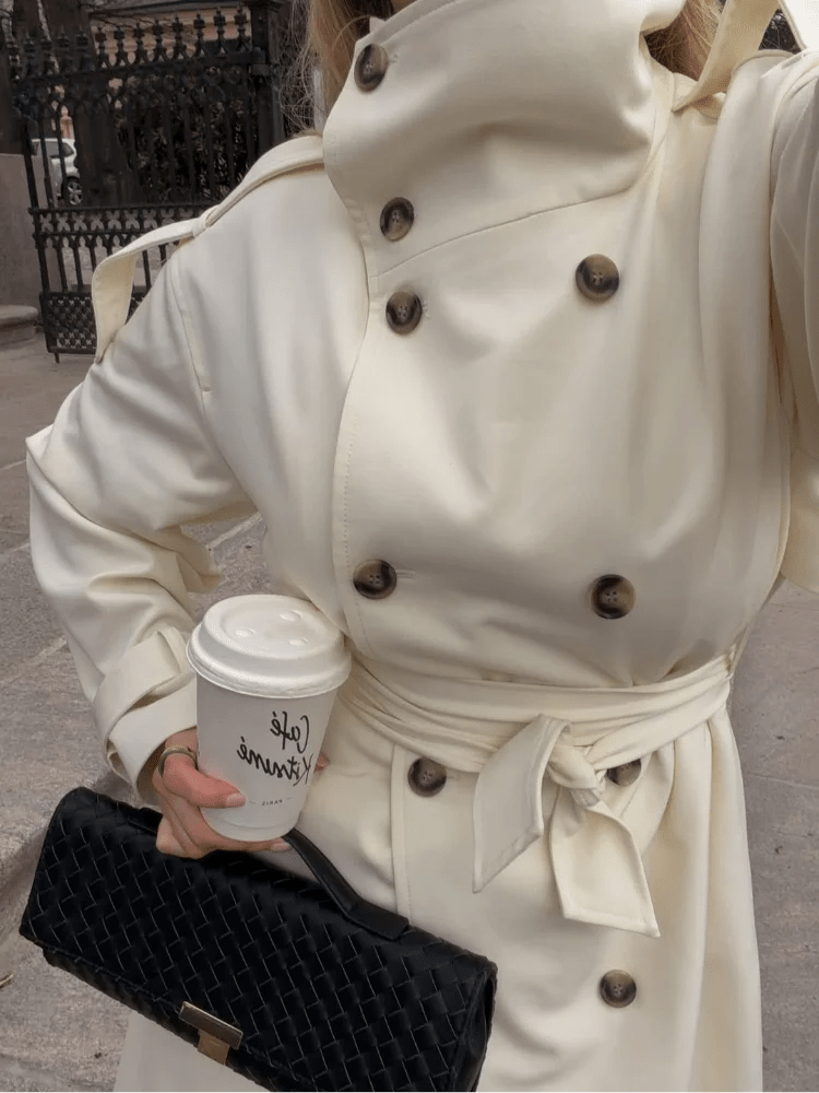 Sarahs trenchcoat med hög krage och skärp