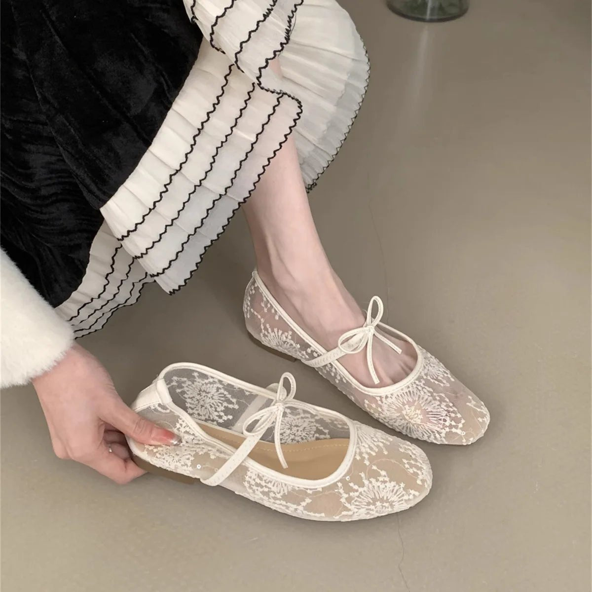 Saskia broderade ballerinaskor i mesh