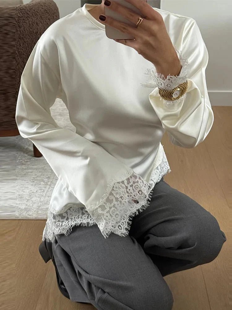 Serena långärmad topp i spets och satin