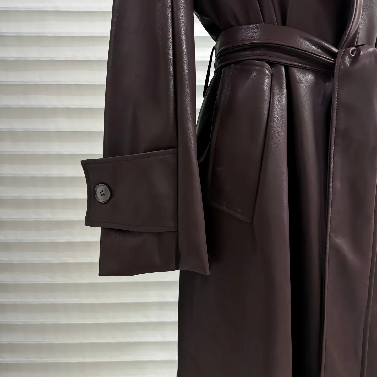 Shiela lång trenchcoat i konstläder