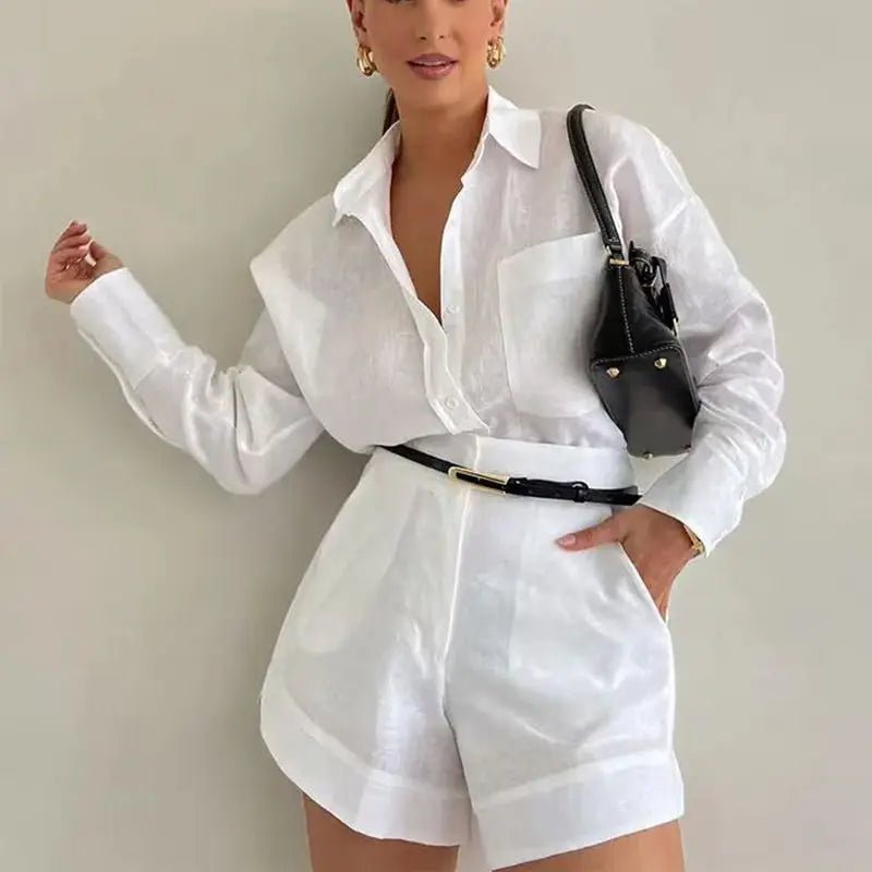 Solenn linneset med långärmad tröja och shorts med hög midja