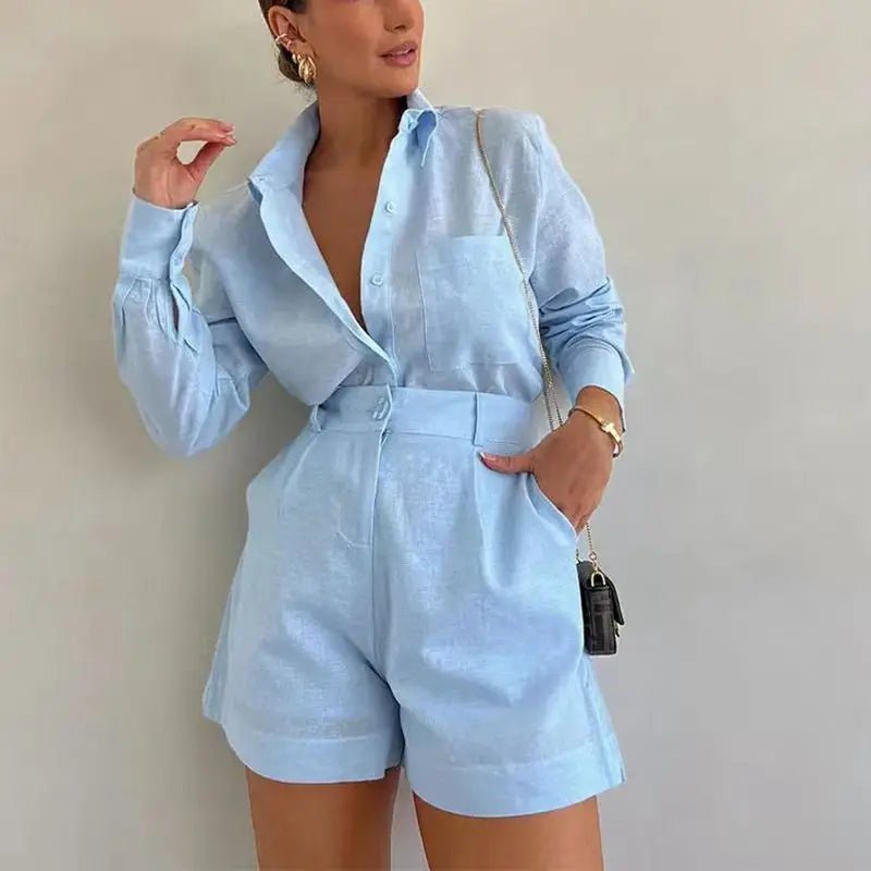 Solenn linneset med långärmad tröja och shorts med hög midja