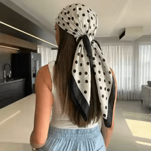 Sophie scarf med prickigt mönster