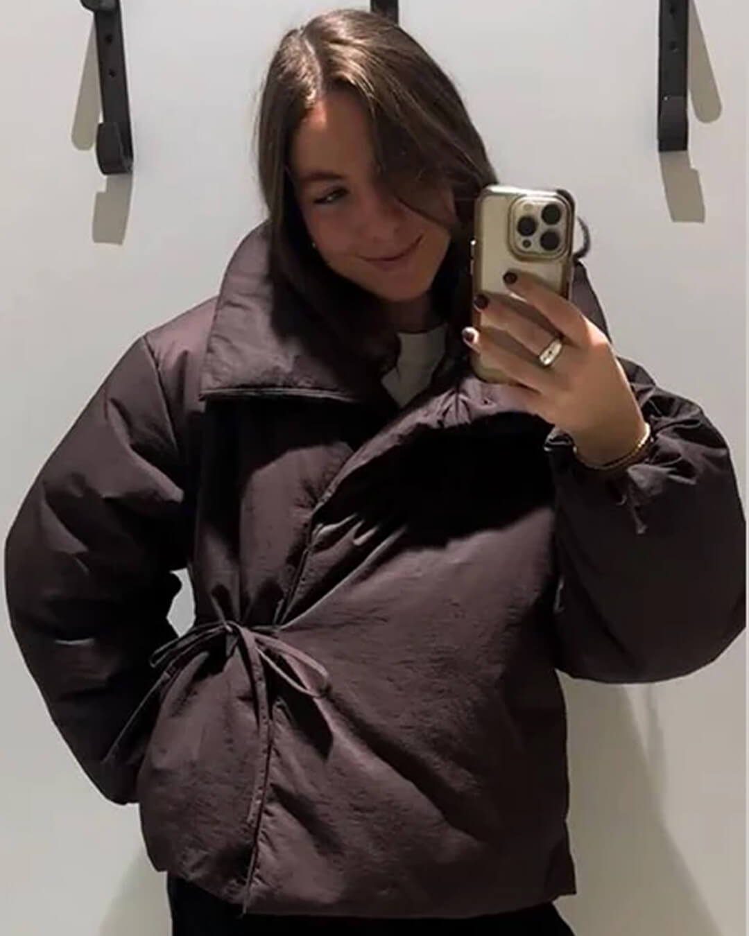 Suzy vadderad jacka med hög krage och knytning