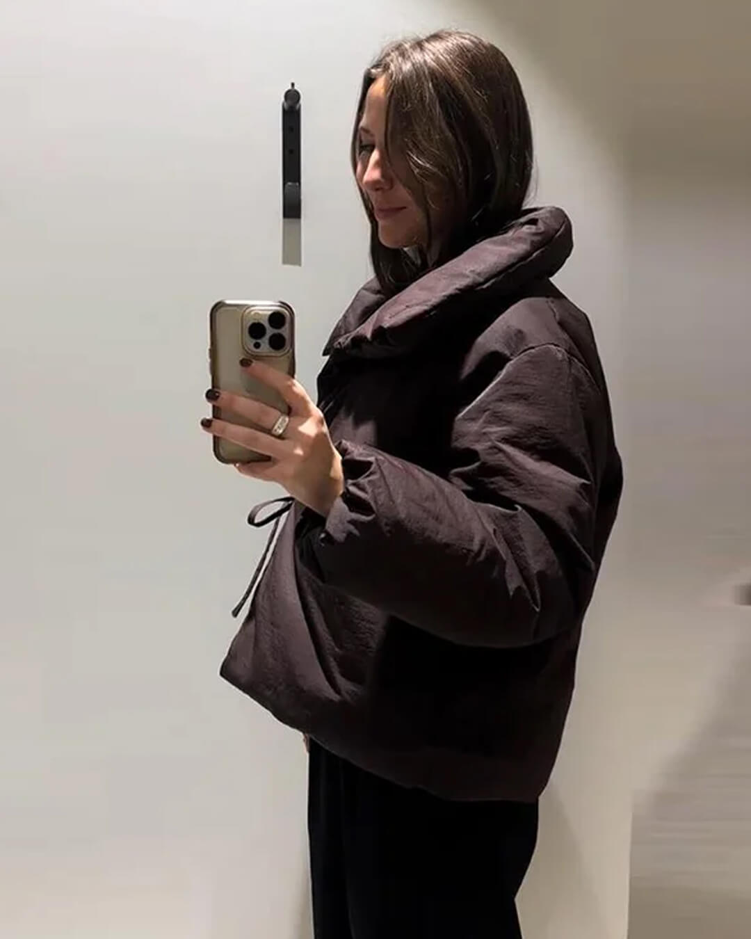 Suzy vadderad jacka med hög krage och knytning