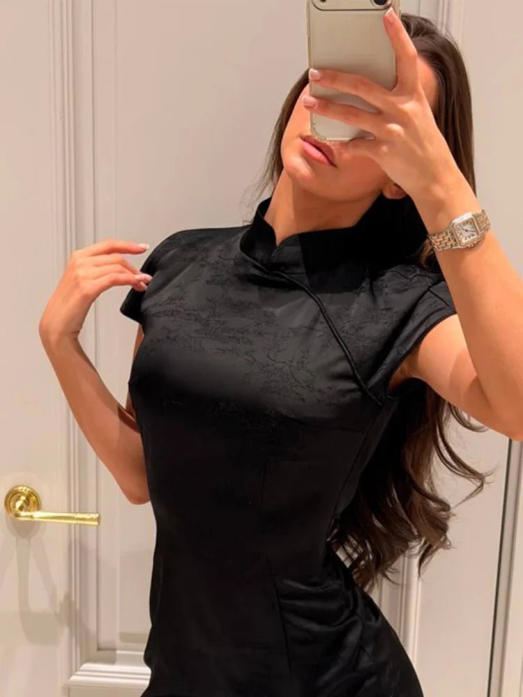 Talia satinklänning med spetskrage