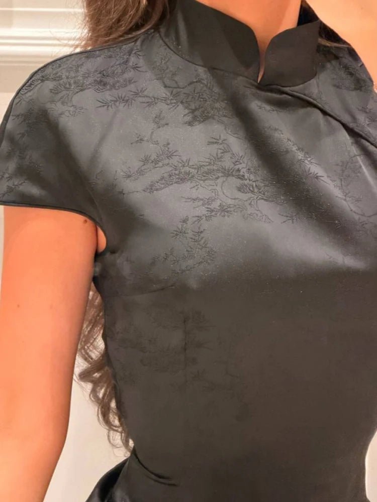 Talia satinklänning med spetskrage