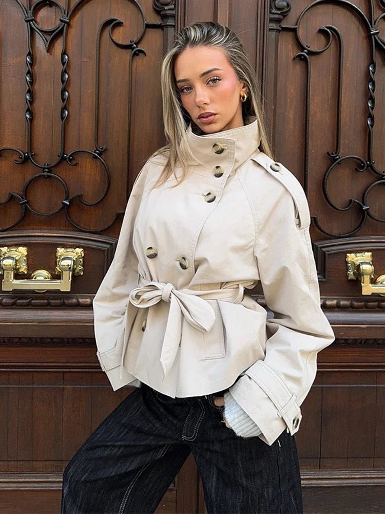 Thea kort trenchcoat med skärp