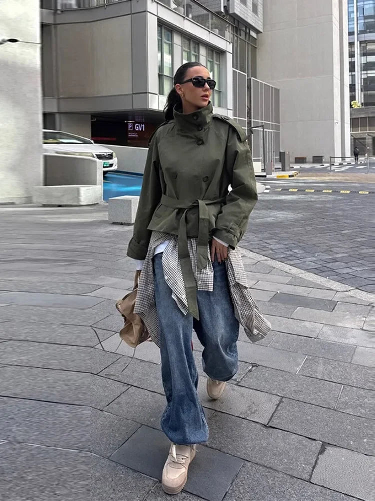 Thea kort trenchcoat med skärp
