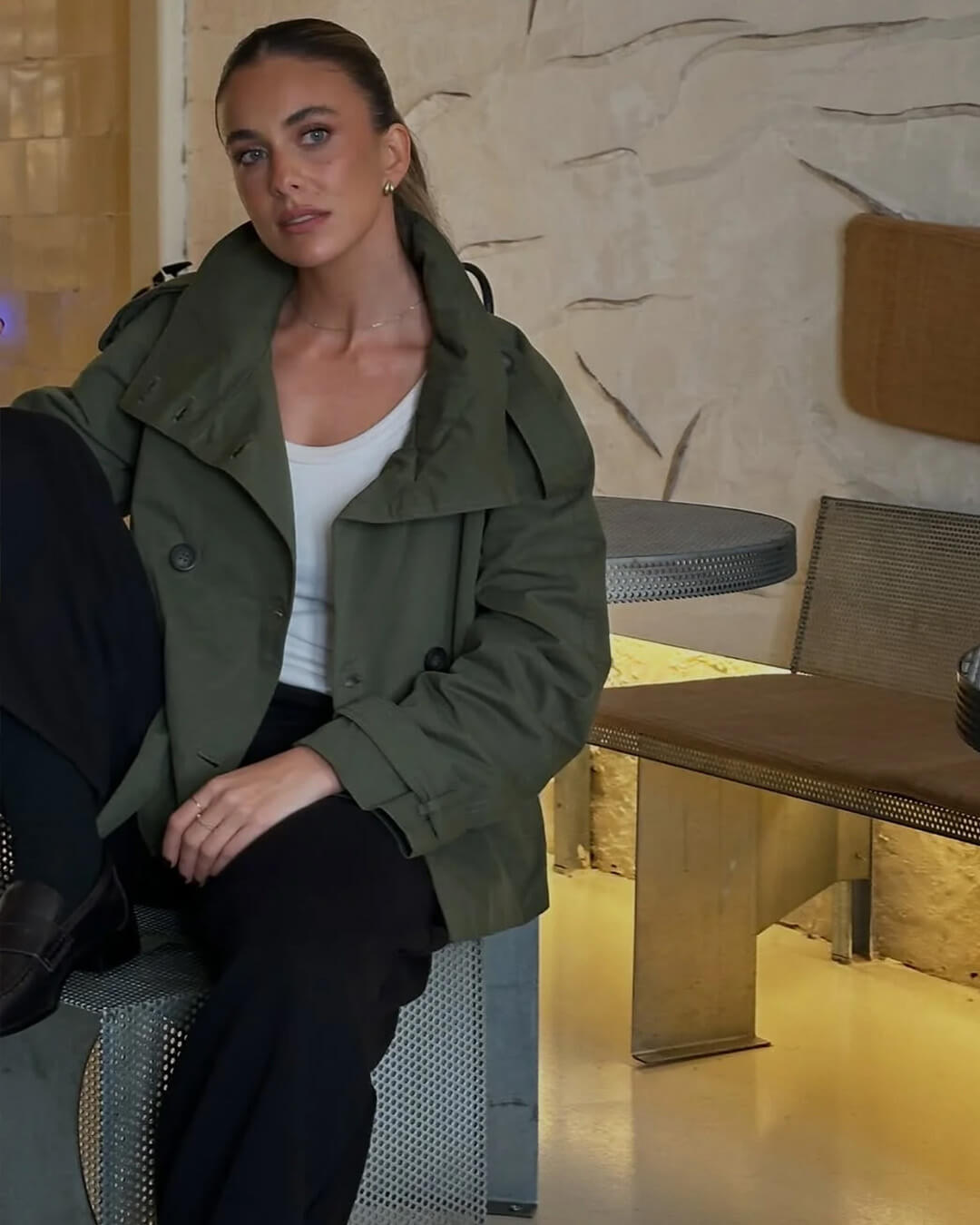 Thea kort trenchcoat med skärp