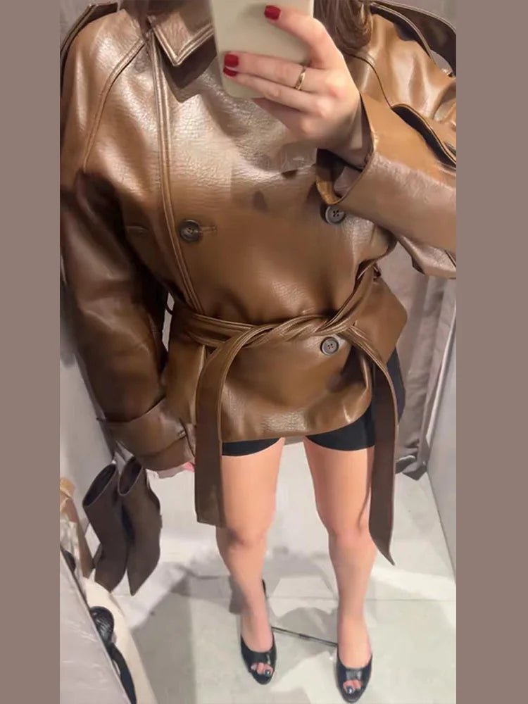 Xylia trenchcoat i konstläder med skärp