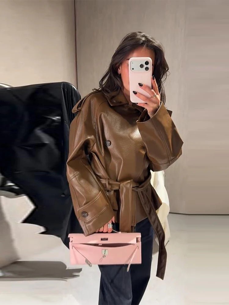 Xylia trenchcoat i konstläder med skärp