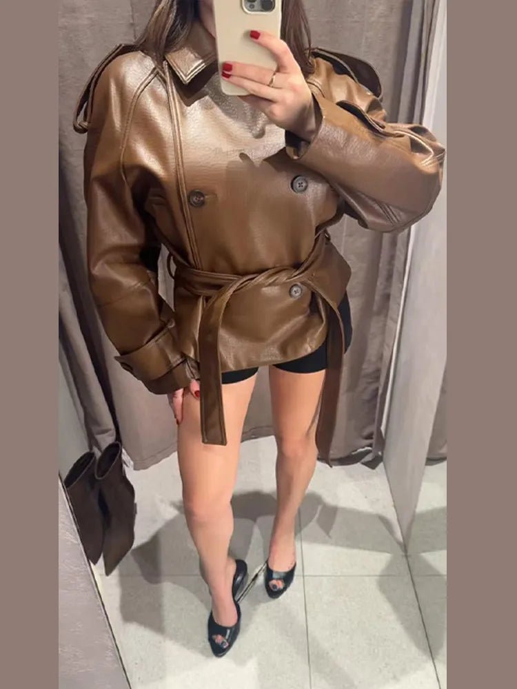 Xylia trenchcoat i konstläder med skärp