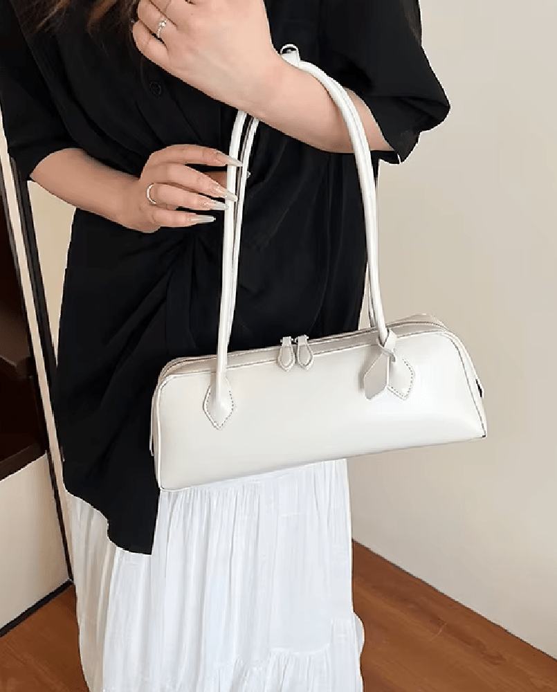 Nellie Vintage Baguette Bag in cream – styled look