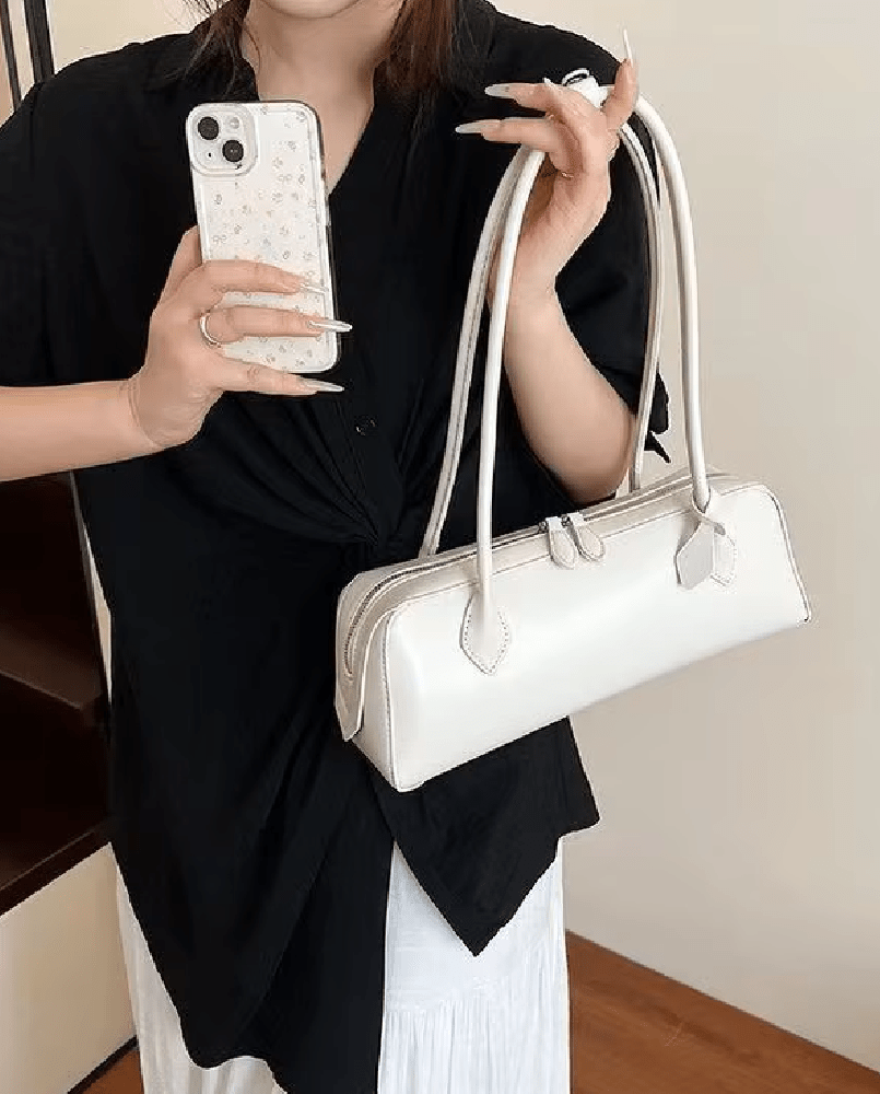 Nellie Vintage Baguette Bag in cream – styled look