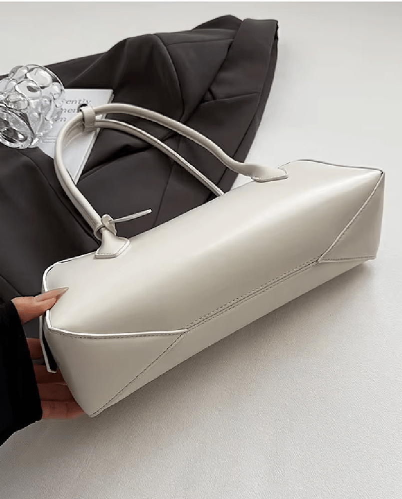 Nellie Vintage Baguette Bag in cream – styled look