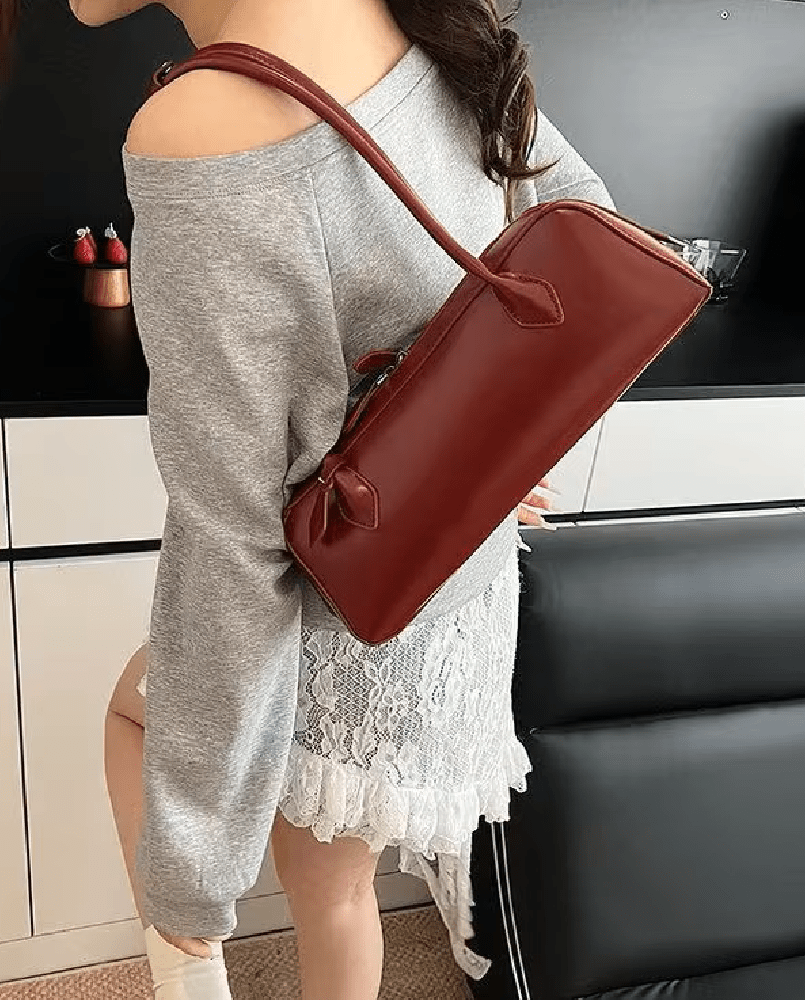 Nellie Vintage Baguette Bag in red – styled look