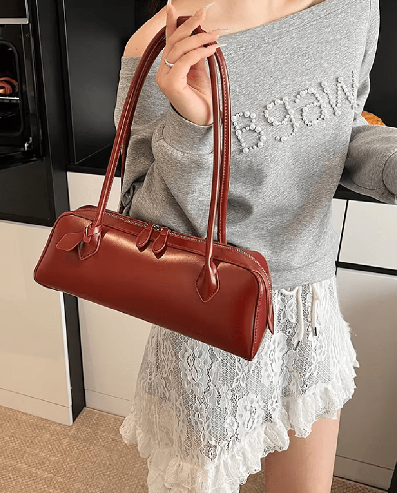 Nellie Vintage Baguette Bag in red – styled look